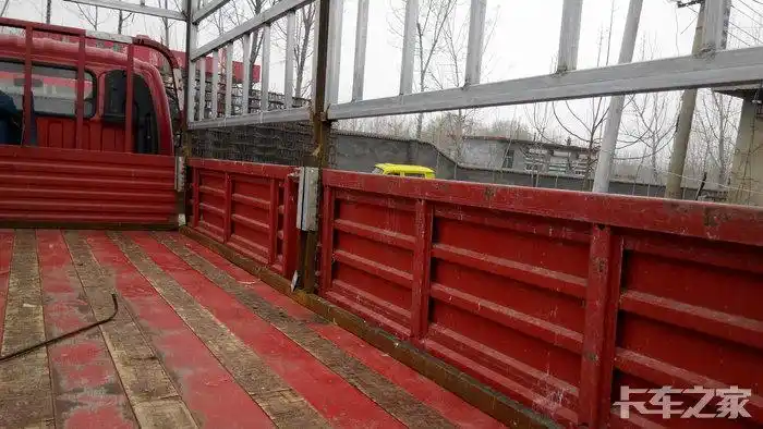 我的货车把栏杆放在车厢里