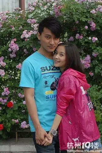 人造张国荣钟浩在杭州体育馆开万人演唱会