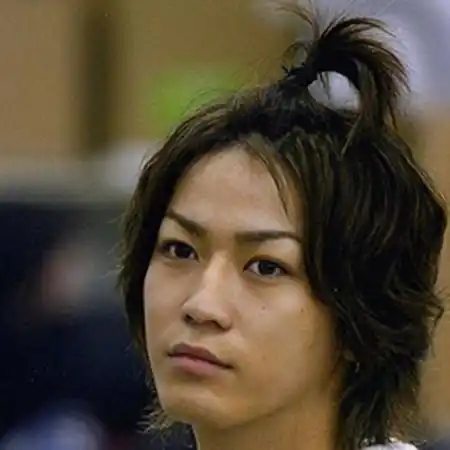 日本男生扎辫子发型欣赏中分发型帅到了极致