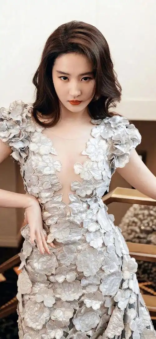 人间在逃公主刘亦菲,令无数男孩心动的女人!