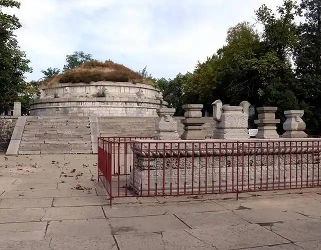 袁世凯墓地取名"袁陵",遭众人反对,徐世昌改一字完美解决_陵墓_帝制