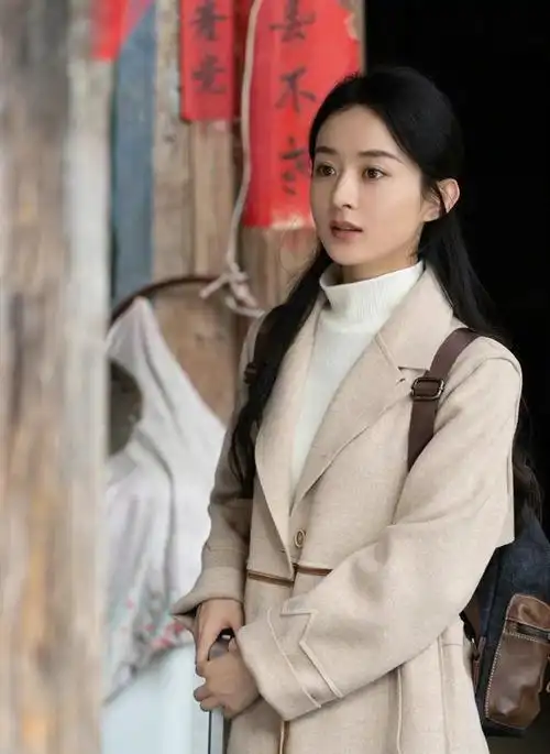 赵丽颖新剧收视率获第一!全程亲自下地干活,指甲里全都是泥