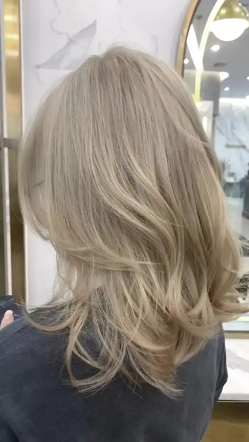 外国风浅亚麻色中山染发