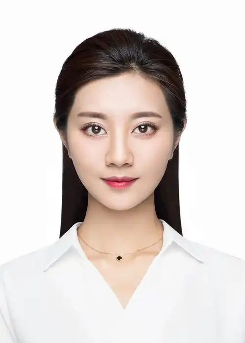 服务类型 证件照 造型场景 服装套数 1套 造型项目 整体妆面,发型设计