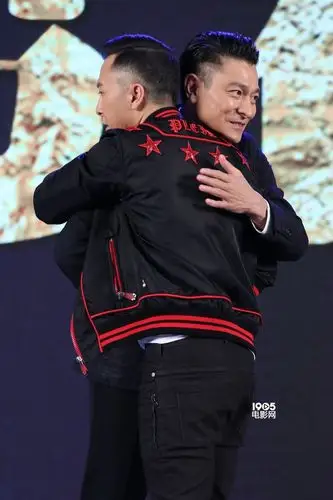 刘德华自嘲靠脸吃饭鼓励小鲜肉 犀利点评甄子丹