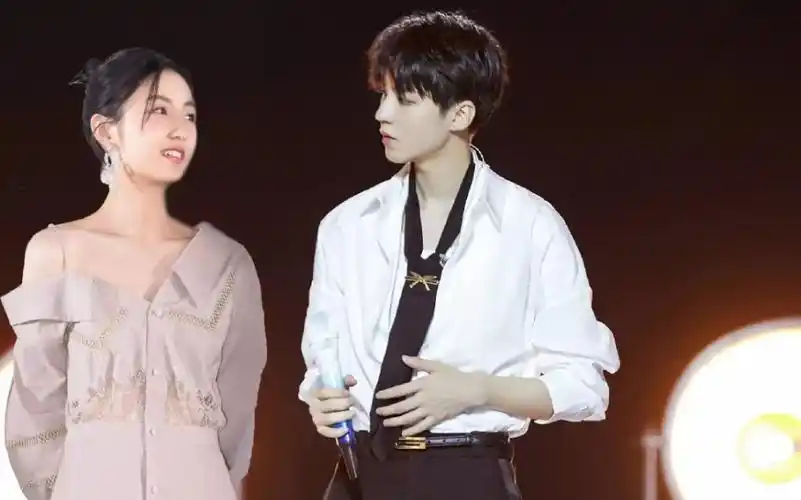 【凯枫】【张子枫&王俊凯】【伪病娇】【剧情向】【总裁风】小凯身上