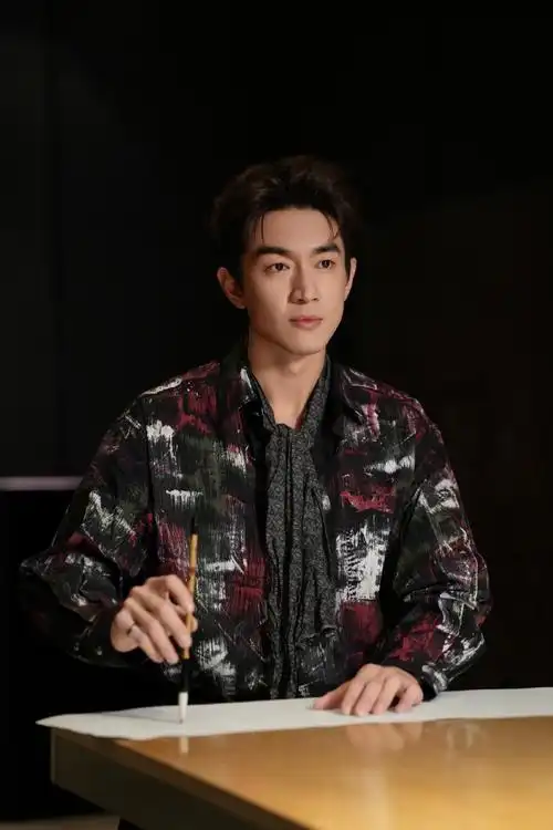 #林更新 与凤行##林更新营业日记#