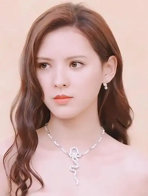 张予曦美得好不真实,言情小说封面女主角的脸不就是她这样吗!