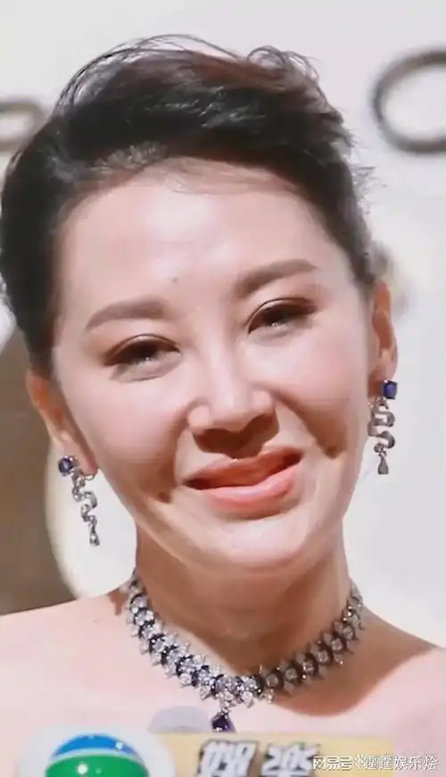 53岁许晴生图皮肤白如凝脂还是挺抗打的