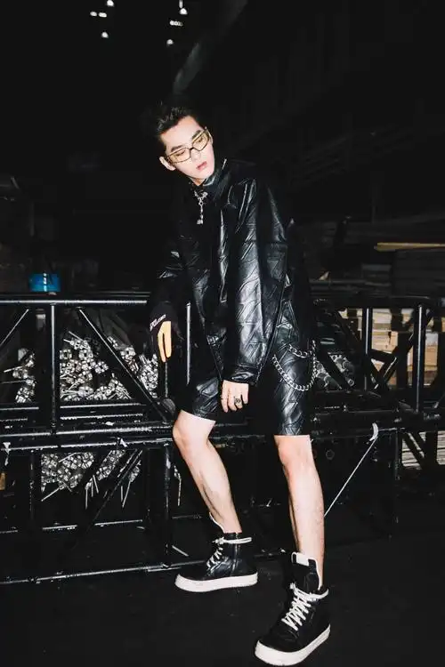 吴亦凡酷黑夹克写真图片518