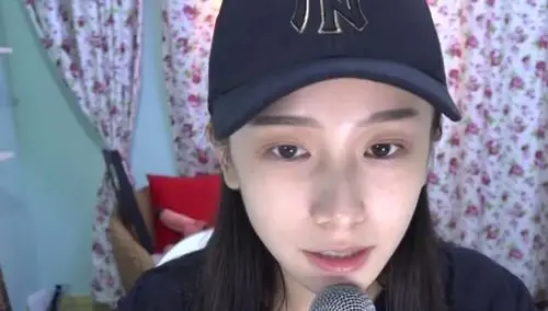 星辰粉红虐哭粉丝周晨晞被曝时常偷看姜梓新