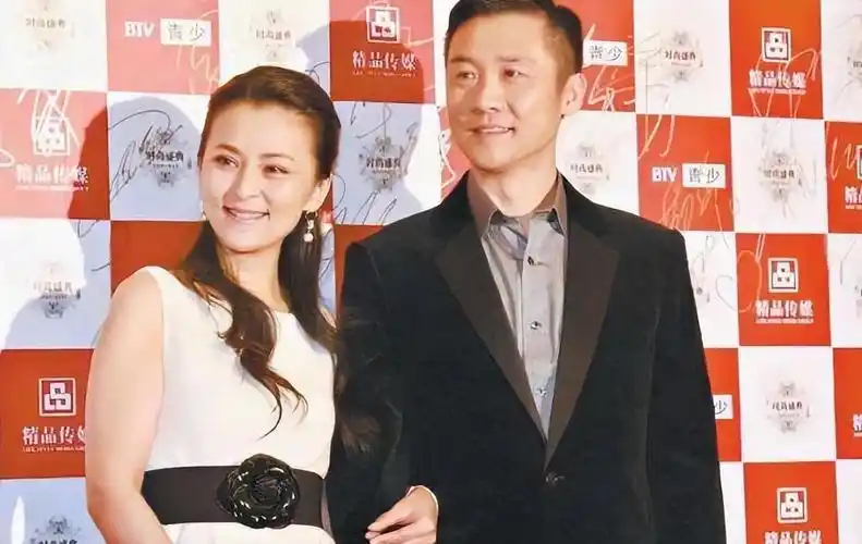 回顾演员黄志忠跟前妻风雨同舟13年离婚后至今单身