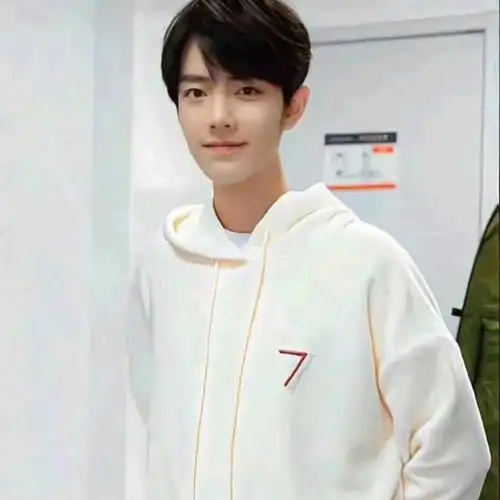 肖战闯世界能力很强悍国际设计师称肖战白马王子气质一绝