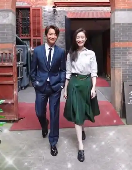 1921票房破3亿,倪妮黄轩再现片中结婚造型,高颜值太登对