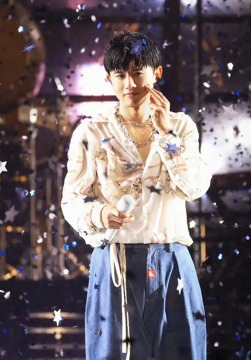 张杰演唱会现场喊话黄牛