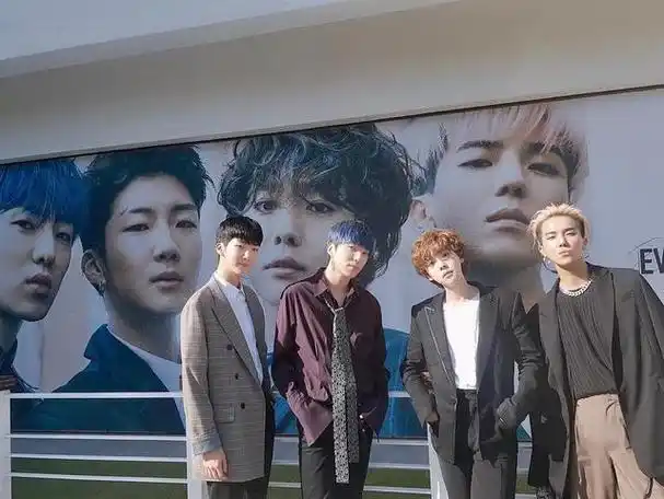 音乐迷们!有大事发生啦,听说teddy的黑厂不再是yg娱乐的小弟了.