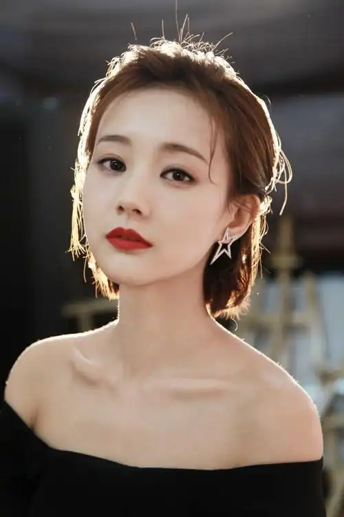 李一桐个人资料简介(美女明星馆:李一桐,清纯靓丽) | 说明书网