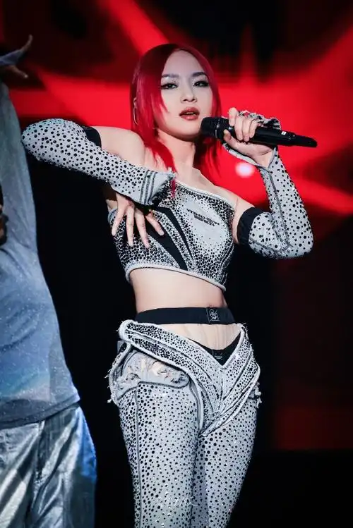 周笔畅超话#周笔畅女大十八变成都特别场##周笔畅726生日快乐##全年无