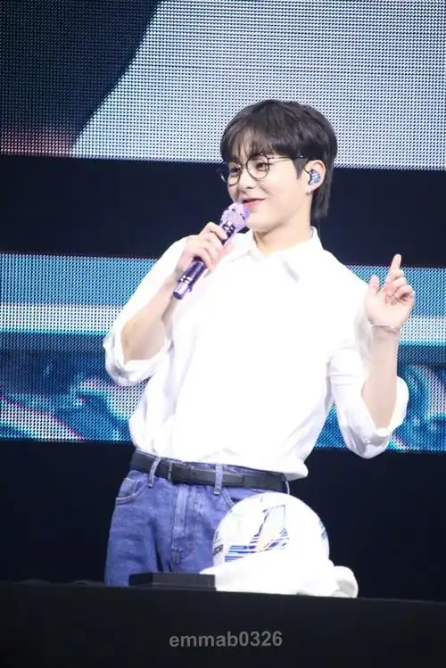 【theqoo】昨日生日粉丝见面会中的exo xiumin,哥状态好好爱了爱了!