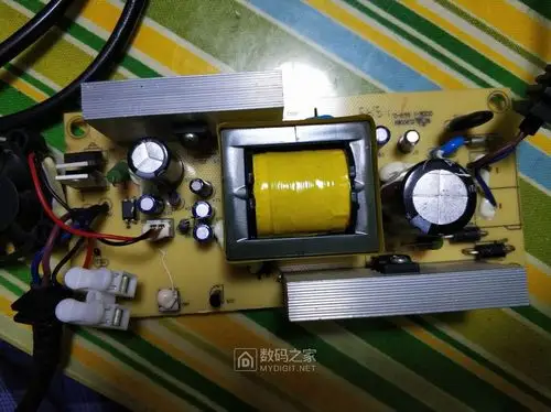 拆个坏了的三石帮超威做的锂电池充电器