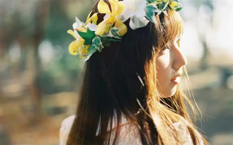 清纯美女森林里唯美摄影桌面壁纸图片大全