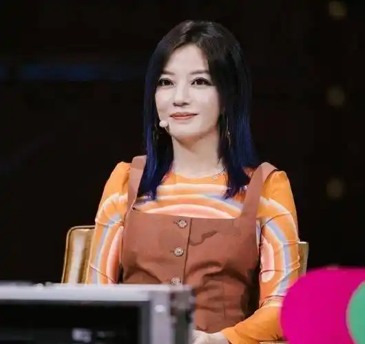 知名人士爆料横店女演员:因无戏可拍转行服务业,相貌不输热巴_赵薇