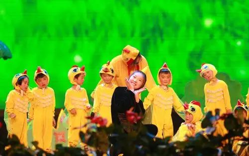 情景剧:老鹰捉小鸡 表演老师:刘琳,夏晓梦和可爱的孩子们