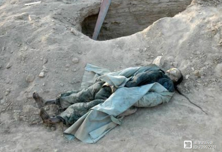 新疆出土现实版僵尸穿青衣留长辫工人觉得邪门急忙报警