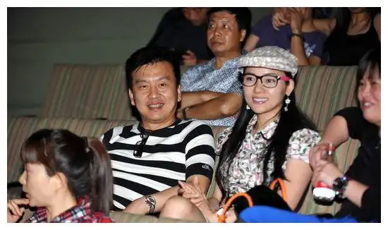 歌唱家陈思思是一个漂亮的湘妹子如此优秀的她却至今未婚