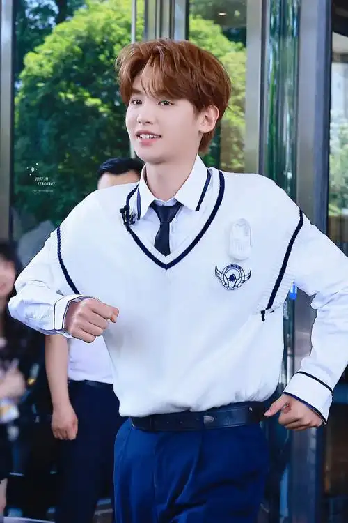 黄明昊密逃4学院风造型#笑容灿烂,青春洋溢的黄明昊,玩得开心,录制