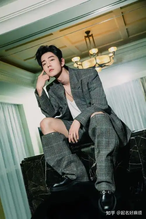 肖战怎么开始进军电影了,肖战必糊的口号喊多久了,所以说演艺事业蒸蒸