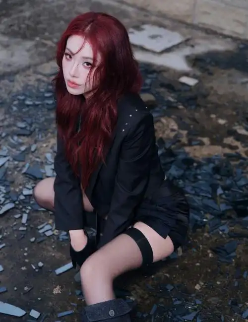 黑丝吊带袜是永远都不会过时的时尚单品,特别是喻言这种身材高挑女生