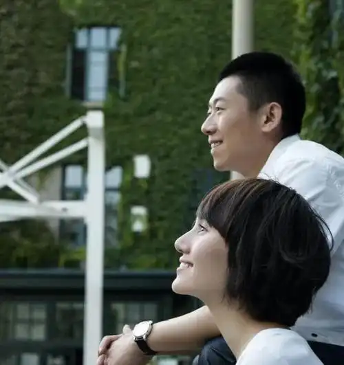 回顾袁泉和夏雨苦恋8年婚后帮丈夫解开心结养育11个孩子也幸福