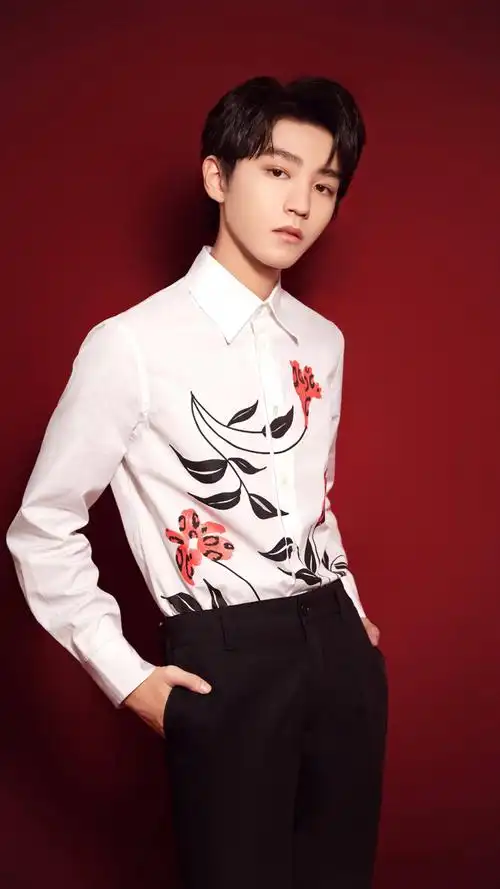 演员王俊凯,英俊潇洒,多才多艺,来看帅照吧