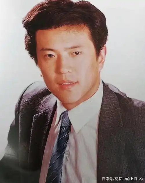 他是上海第一代法制栏目主持人,他的声音当年家喻户晓