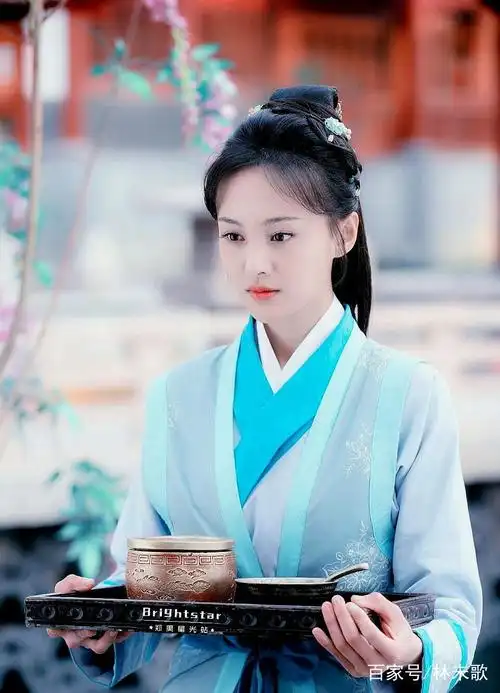 郑爽最美古装造型,可惜剧被压了很多年,没火起来!