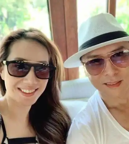 汪诗诗晒与老公甄子丹度假照大长腿吸睛身材超好难怪他闪婚