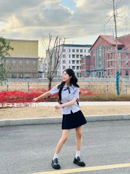 校服造型青春元气,甜甜的露思学妹|赵露思|露思|校服_新浪新闻