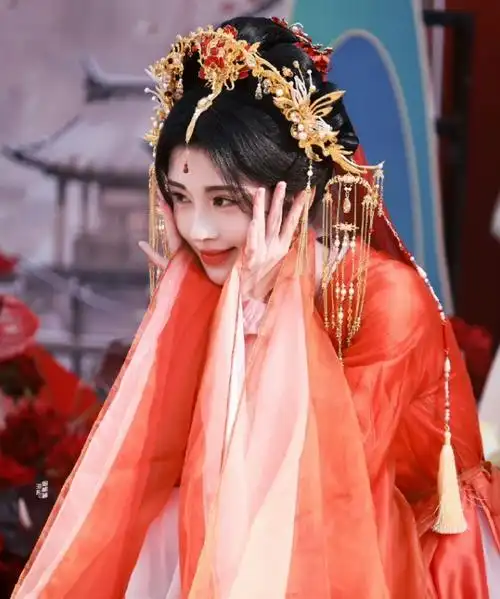 尽管有网友觉得鞠婧祎在古装作品中的造型大都千篇一律,其实不然.