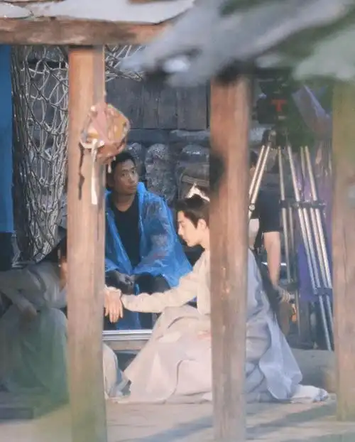 《玉骨遥》肖战任敏公主抱路透,高糊都依然帅气,cp感真的绝了_大神官