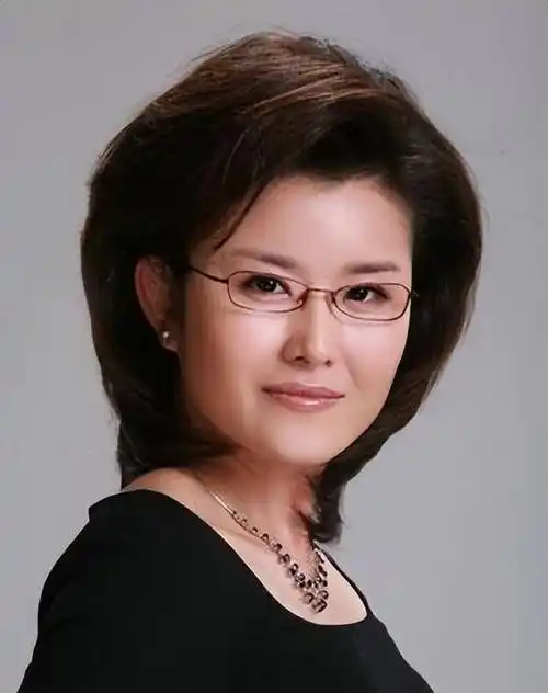 原创央视主持人王宁文学是我人生的根基莫言也为她代言