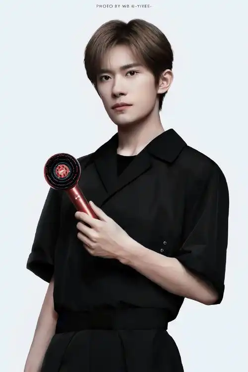 易烊千玺代言倍轻松