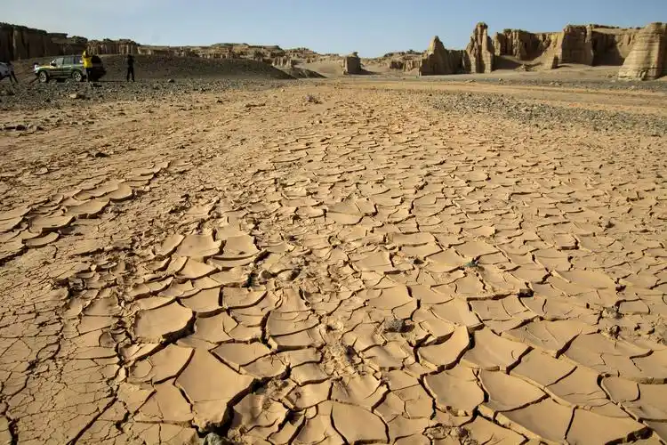 穿越罗布泊无人区