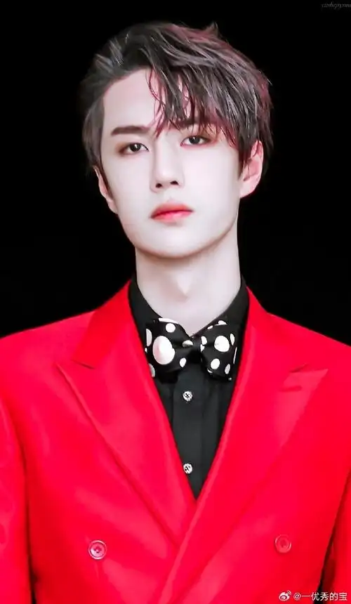 王一博是我见过穿正红色西装最好看的人!