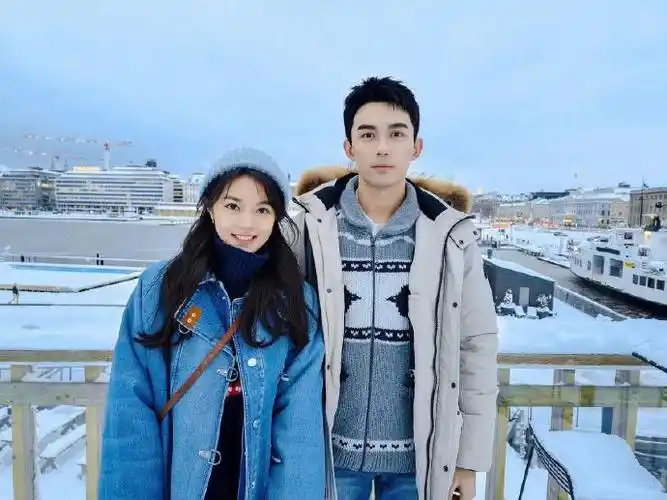 吴磊赵今麦合影##在暴雪时分