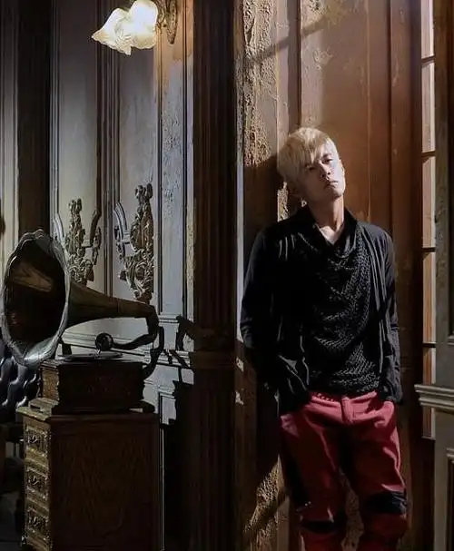 周杰伦十二新作金典精美海报曝光销售飙高