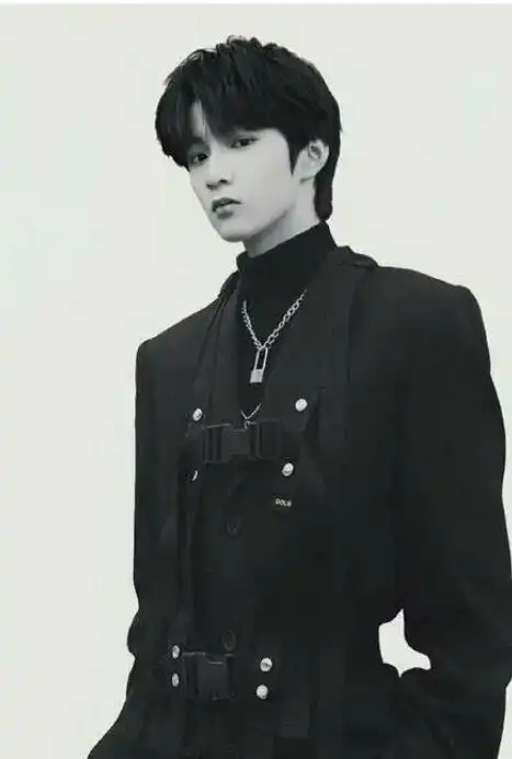 tnt刘耀文黑色系