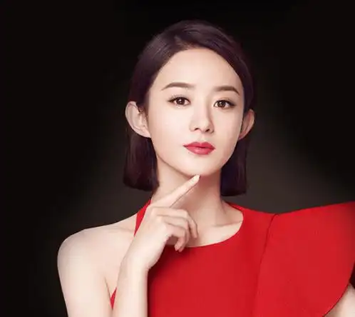 赵丽颖34岁庆生照曝光,一身复古造型画风可爱,歪头浅笑甜美依旧_生日