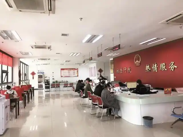 硚口区婚姻登记处办证大厅5月20日因是"我爱你"的谐音,成为领结婚证的