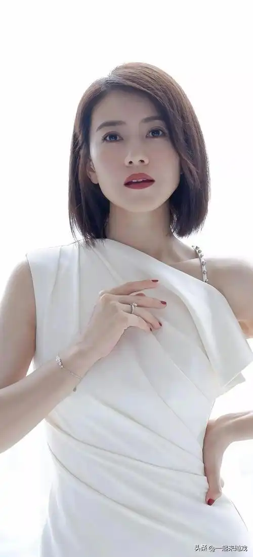 高圆圆:清新美貌,演艺圈最美女星|侵权|原创|模特_网易订阅